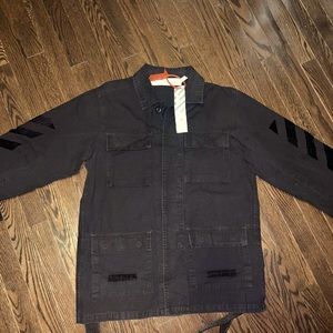 Black denim button up off-white jean jacket size medium never worn